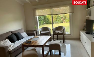 Casa en La Lomada, ENERO impecable. 4 cuartos, piscina, play. Consulte diciembre