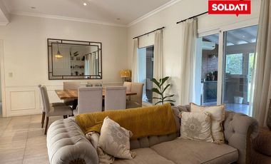 Casa en La Lomada, ENERO impecable. 4 cuartos, piscina, play. Consulte diciembre