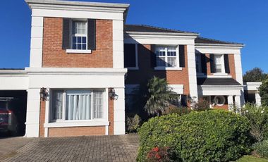 Casa en La Lomada, ENERO impecable. 4 cuartos, piscina, play. Consulte diciembre