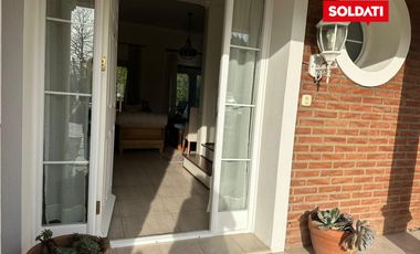 Casa en La Lomada, ENERO impecable. 4 cuartos, piscina, play. Consulte diciembre