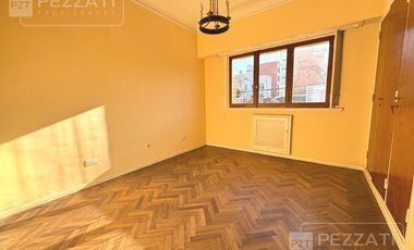 Casa en  alquiler. Zona Macrocentro. Solo para uso profesional o comercial