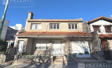 Casa en  alquiler. Zona Macrocentro. Solo para uso profesional o comercial