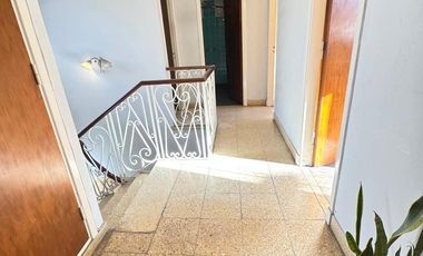 Casa en  alquiler. Zona Macrocentro. Solo para uso profesional o comercial