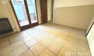 Casa en  alquiler. Zona Macrocentro. Solo para uso profesional o comercial