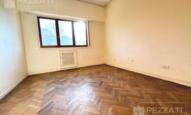 Casa en  alquiler. Zona Macrocentro. Solo para uso profesional o comercial