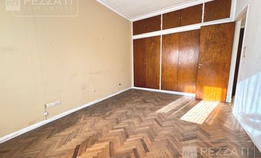 Casa en  alquiler. Zona Macrocentro. Solo para uso profesional o comercial