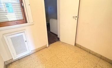Casa en  alquiler. Zona Macrocentro. Solo para uso profesional o comercial