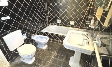 Casa en  alquiler. Zona Macrocentro. Solo para uso profesional o comercial