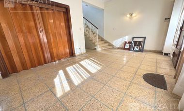 Casa en  alquiler. Zona Macrocentro. Solo para uso profesional o comercial