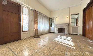 Casa en  alquiler. Zona Macrocentro. Solo para uso profesional o comercial