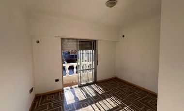PH de 5 ambientes con dos cocheras en Venta en el centro de Wilde