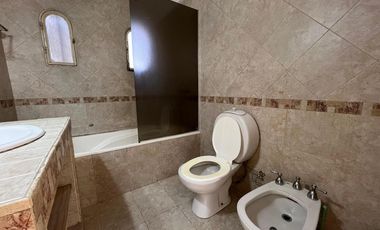 PH de 5 ambientes con dos cocheras en Venta en el centro de Wilde