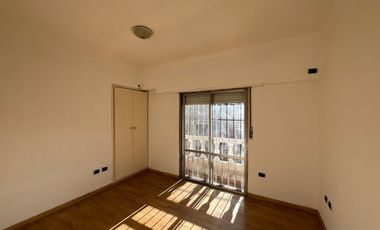 PH de 5 ambientes con dos cocheras en Venta en el centro de Wilde