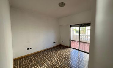 PH de 5 ambientes con dos cocheras en Venta en el centro de Wilde