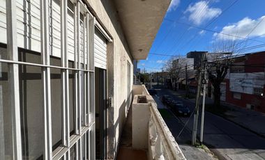 PH de 5 ambientes con dos cocheras en Venta en el centro de Wilde
