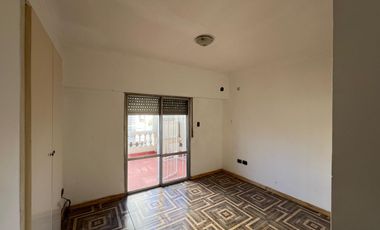 PH de 5 ambientes con dos cocheras en Venta en el centro de Wilde