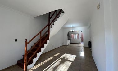 PH de 5 ambientes con dos cocheras en Venta en el centro de Wilde