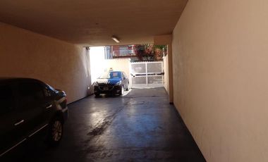 Encantador dúplex de 4 ambientes, tipo PH con cochera en pequeño condominio- En Alquiler