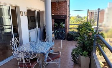 Lindísimo y amplio departamento muy bien ubicado