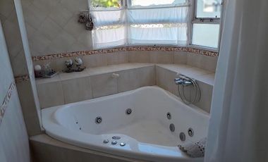 Lindísimo y amplio departamento muy bien ubicado