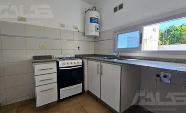 Alquiler Departamento 2 ambientes, con cochera en Moron Sur