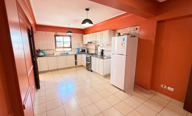 Hermoso departamento de 3 dormitorios, dependencia y cochera en Barrio Norte