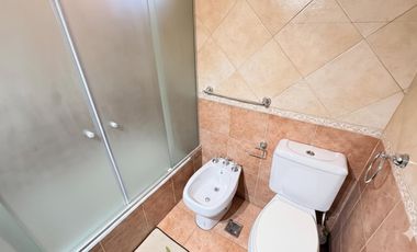 Hermoso departamento de 3 dormitorios, dependencia y cochera en Barrio Norte