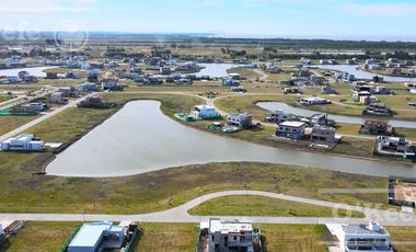 Lote a laguna en venta con posesión inmediata en venta en Sebastian Gaboto