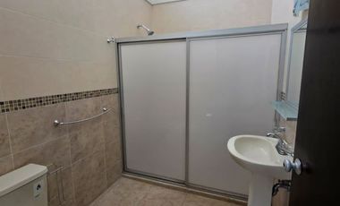 Casa en renta céntrica en Uruapan (ideal para habitar o comercio).