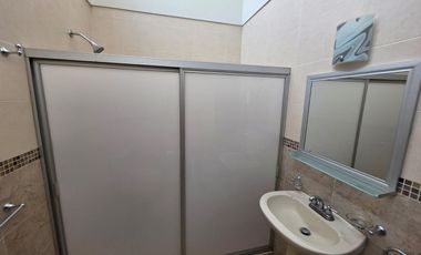 Casa en renta céntrica en Uruapan (ideal para habitar o comercio).