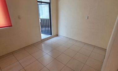 Casa en renta céntrica en Uruapan (ideal para habitar o comercio).