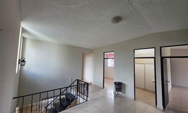 Casa en renta céntrica en Uruapan (ideal para habitar o comercio).