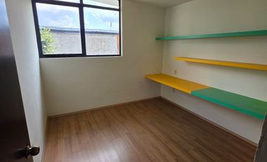 Casa en renta céntrica en Uruapan (ideal para habitar o comercio).