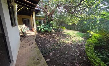 Casa en renta céntrica en Uruapan (ideal para habitar o comercio).