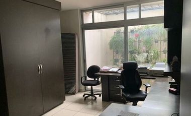 Casa en renta céntrica en Uruapan (ideal para habitar o comercio).