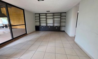 Casa en renta céntrica en Uruapan (ideal para habitar o comercio).