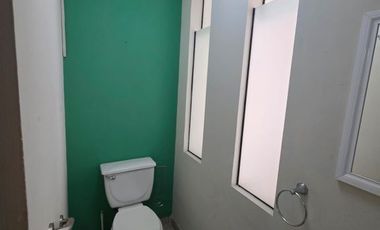 Casa en renta céntrica en Uruapan (ideal para habitar o comercio).