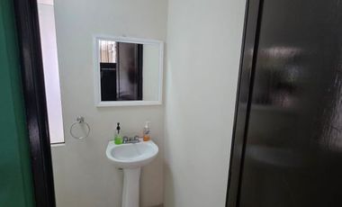 Casa en renta céntrica en Uruapan (ideal para habitar o comercio).