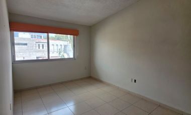 Casa en renta céntrica en Uruapan (ideal para habitar o comercio).