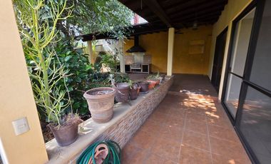 Casa en renta céntrica en Uruapan (ideal para habitar o comercio).