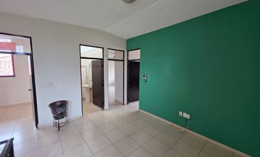 Casa en renta céntrica en Uruapan (ideal para habitar o comercio).