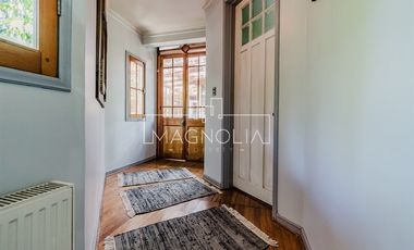 Casa en Venta en ESPECTACULAR CASA DE DOS TERRENOS EN PASAJE PRIVADO