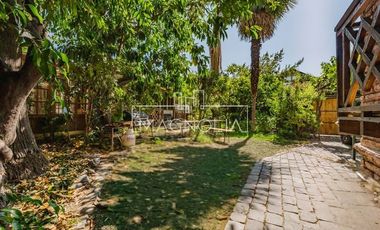 Casa en Venta en ESPECTACULAR CASA DE DOS TERRENOS EN PASAJE PRIVADO