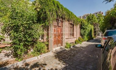Casa en Venta en ESPECTACULAR CASA DE DOS TERRENOS EN PASAJE PRIVADO