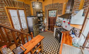 Casa en Venta en ESPECTACULAR CASA DE DOS TERRENOS EN PASAJE PRIVADO