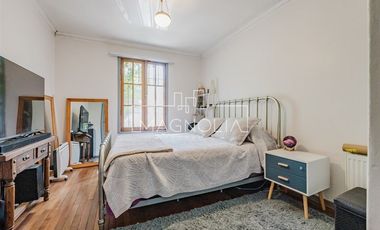 Casa en Venta en ESPECTACULAR CASA DE DOS TERRENOS EN PASAJE PRIVADO