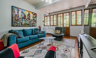 Casa en Venta en ESPECTACULAR CASA DE DOS TERRENOS EN PASAJE PRIVADO
