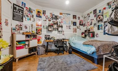 Casa en Venta en ESPECTACULAR CASA DE DOS TERRENOS EN PASAJE PRIVADO