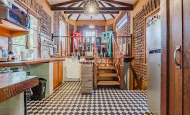 Casa en Venta en ESPECTACULAR CASA DE DOS TERRENOS EN PASAJE PRIVADO