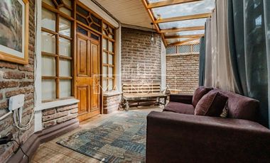 Casa en Venta en ESPECTACULAR CASA DE DOS TERRENOS EN PASAJE PRIVADO
